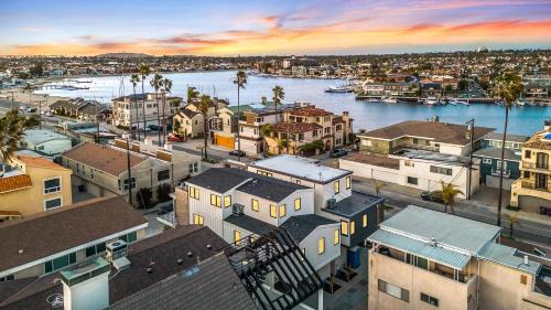 Peninsula Maison | Beach Paradise - Stunning 3-Story in Long Beach