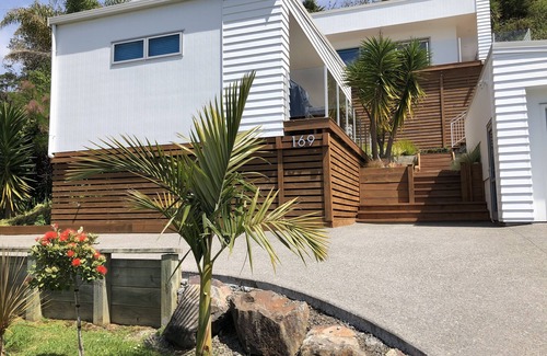 Tairua Cottage | Beach Pod Studio - Tairua Bach
