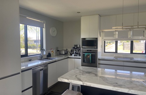 Papamoa Beach Maison | Beach rental. Peace and Tranquility