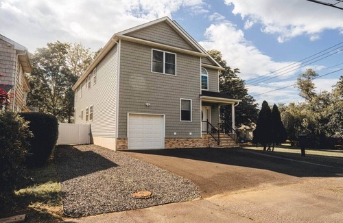 Long Branch Maison | 4000 Sqft Retreat, 18min Walk to Beach, Sleeps 18!