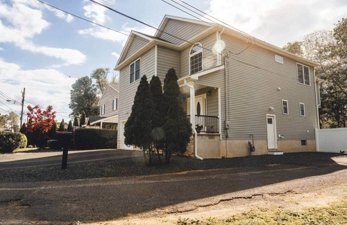 Long Branch Maison | 4000 Sqft Retreat, 18min Walk to Beach, Sleeps 18!