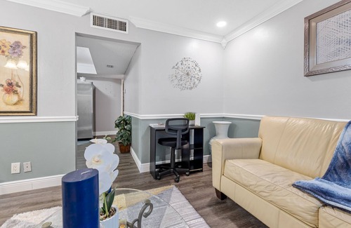 Pineapple Grove Arts District Copropriété | 🌟Beach Retreat in Downtown Delray🌟King Bed 🌟Fast Wi-Fi🌟 Free Parking🌟