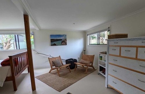 Culburra Beach Maison | Beach & River Hideaway- 4 minute walk to the Ocean!