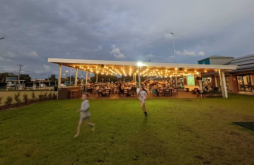 Culburra Beach Maison | Beach & River Hideaway- 4 minute walk to the Ocean!
