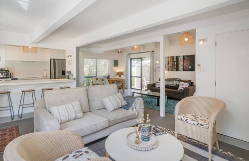Pauanui Maison | Beach Road Beauty - Pauanui Holiday Home