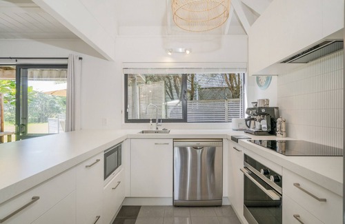 Pauanui Maison | Beach Road Beauty - Pauanui Holiday Home