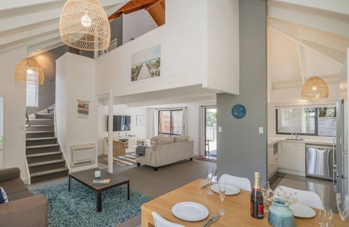 Pauanui Maison | Beach Road Beauty - Pauanui Holiday Home