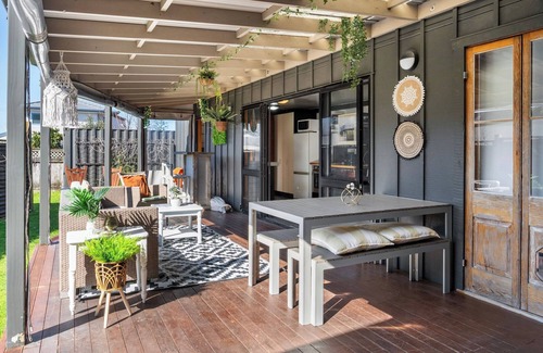 Waihi Beach Maison | Beach Road Charmer Su