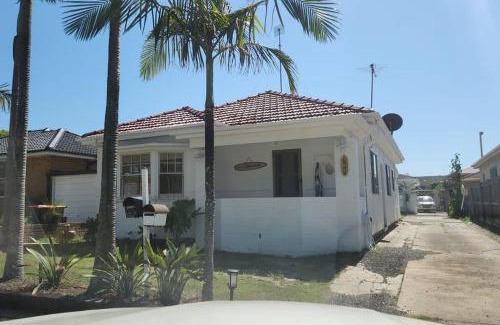 Dolls Point Maison | Beach shack!