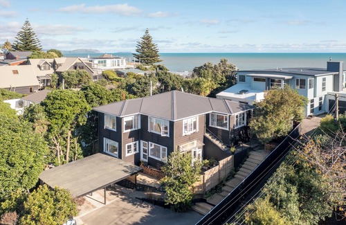 Paraparaumu Maison | Beach side home + Separate apartment Raumati South