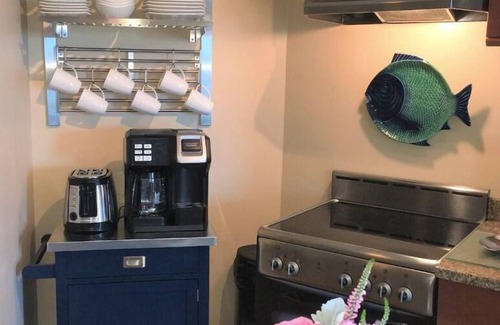 York Beach Copropriété | 🏖️BEACH STREET RETREAT~ OCEAN VIEW 2BR- 2BA condo in ❤️ of Short Sands Village!