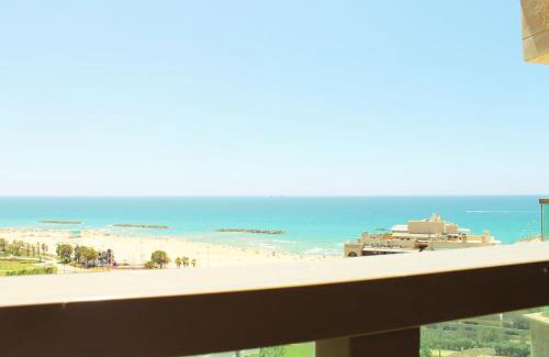Ashkelon Appartement | Beach Suite Israel - Indoor Pool, Best View, Gym, Massage Chair, Spa ביץ סוייט ישראל - נוף ים מאלף, בריכה מקורה, כיסא מסאז, חדר כושר וספא