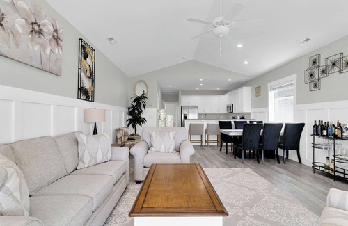 Surf City Maison | Beach Time