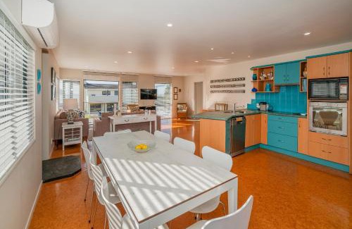 Pauanui Maison | Beach View Bliss - Pauanui Holiday Home