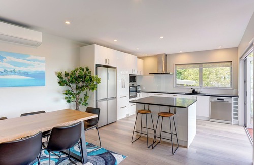 Paihia Maison | Beach View on Binnie