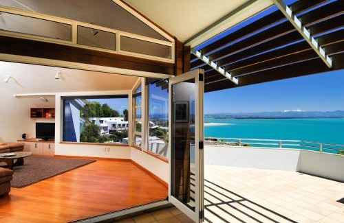 Britannia Heights Maison | Beach Views Holiday Home