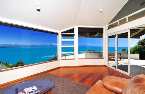 Britannia Heights Maison | Beach Views Holiday Home