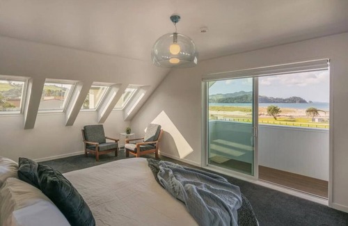 Whitianga Maison | Beach Views on Buffalo