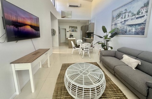Margate Maison | Perfect Position Trendy Private Street level Townhouse Suttons Beach Sea Views