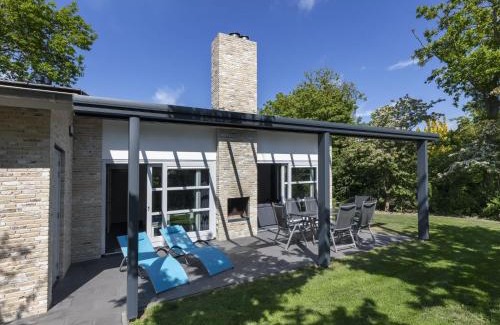 Sint Maartensvlotbrug Maison | Beach Villa in North Holland with Patio