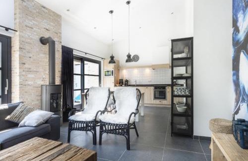 Sint Maartensvlotbrug Maison | Beach Villa in North Holland with Patio