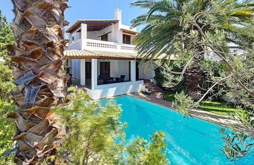 Plepi Maison | Beach villa with private pool, garden and boat dock, near the seafront (3 bedrooms)