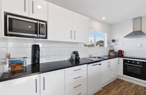 Waihi Beach Maison | Beachcomber's Paradise – Waihi Beach Holiday Home