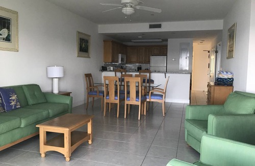 Colliers Bay Copropriété | Condo au 1er étage en bord de mer - Sortez de votre terrasse et allez au paradis!