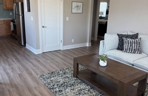 Old Towne Appartement | Beachfront 2-bed, 2-bath unit with AC in Seal Beach