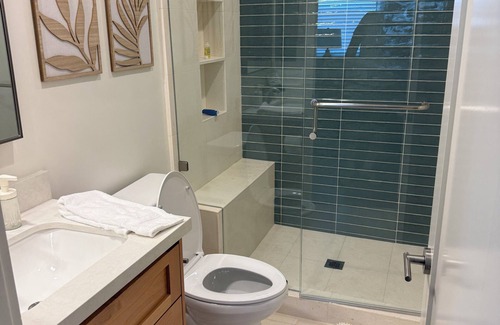 Old Towne Appartement | Beachfront 2-bed, 2-bath unit with AC in Seal Beach