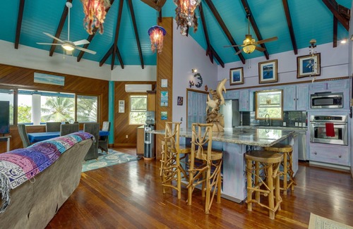 Caribbean Way Appartement | Beachfront 2-Bed, Pool, Kayaks, Perfect for Family