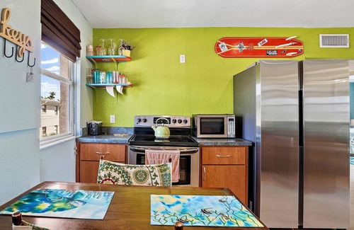 St. Pete Beach Copropriété | BEACHFRONT 2 BEDROOM! SUMMER SALE! Great Views! On the Beach!