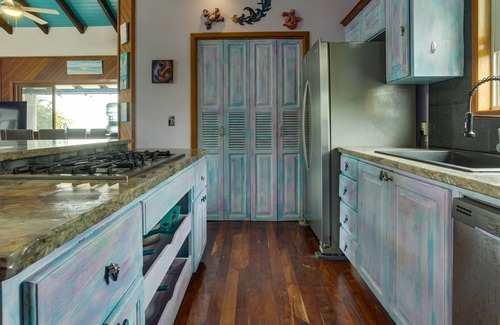 Caribbean Way Appartement | Beachfront 3-Bed, Pool, Kayaks, Perfect for Groups
