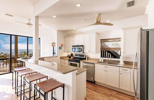 Jose's Hideaway Maison | Beachfront🌊3 KING suites & bunk room🛏️Pet Friendly🐾