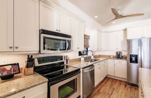 Jose's Hideaway Maison | Beachfront🌊3 KING suites & bunk room🛏️Pet Friendly🐾