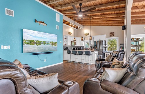 Breezeswept Beach Estates Maison | Beachfront 3B/3B Fishing Oasis
