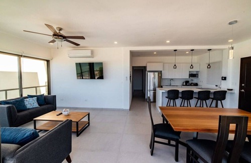 San Benito Appartement | Beachfront 3BR PH, Private Jacuzzi, Rooftop, Gym!