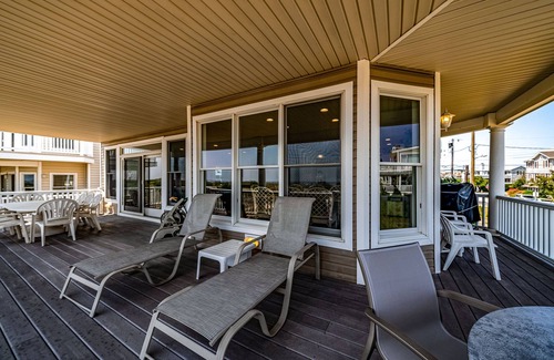 Gold Coast Maison | Beachfront 4BR 4BATH Condo with Panoramic Ocean View Deck