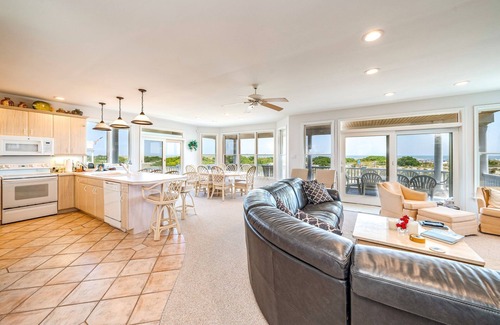 Gold Coast Maison | Beachfront 4BR 4BATH Condo with Panoramic Ocean View Deck
