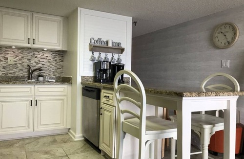 Cherry Grove Beach Copropriété | 😎En front de mer charmant condo 1BR-1BA mis à jour avec ascenseur / piscine / W & D / grand balcon