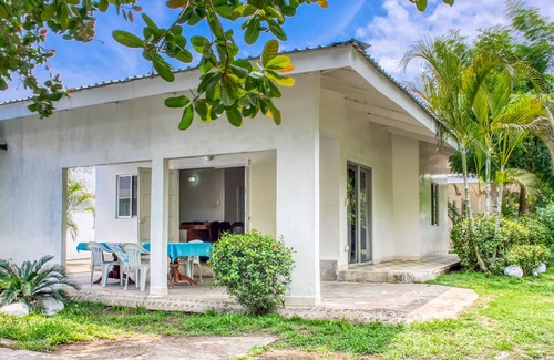 Puntarenas Cottage | Accès à la plage et piscine partagée, à seulement une heure de San José!