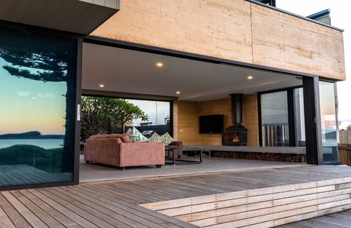 Umina Beach Maison | Beachfront accommodation, stroll to shops