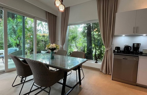 Rawai Appartement | Beachfront and Pool 2 BR Apt- Selina 870