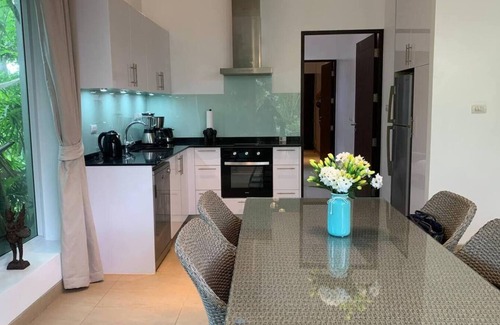 Rawai Appartement | Beachfront and Pool 2 BR Apt- Selina 870