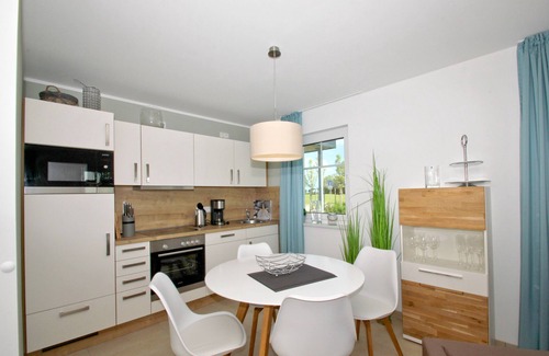 Lobbe Appartement | Beachfront apartment with terrace, use of swimming pool and sauna - Rex Rugia apartment 10-3