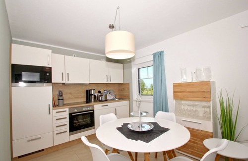 Lobbe Appartement | Beachfront apartment with balcony, use of swimming pool and sauna - Rex Rugia apartment 10-7