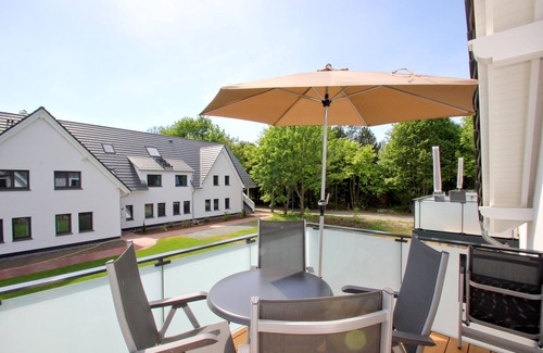 Lobbe Appartement | Beachfront apartment with balcony, use of swimming pool and sauna - Rex Rugia apartment 10-7