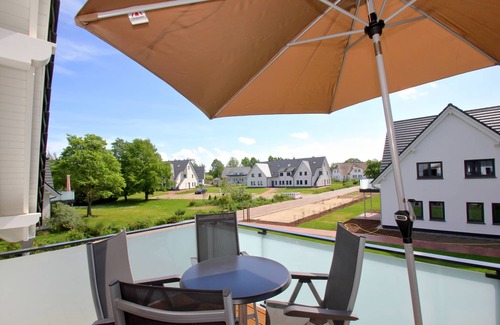 Lobbe Appartement | Beachfront apartment with balcony, use of swimming pool and sauna - Rex Rugia apartment 10-7