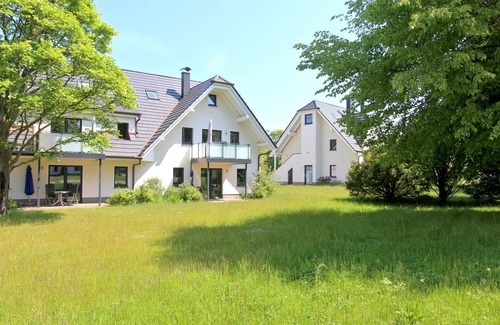 Lobbe Appartement | Beachfront apartment with balcony, use of swimming pool and sauna - Rex Rugia apartment 10-7