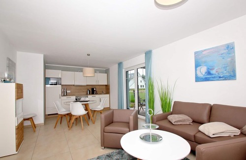 Lobbe Appartement | Beachfront apartment with terrace, use of swimming pool and sauna - Rex Rugia apartment 11-1